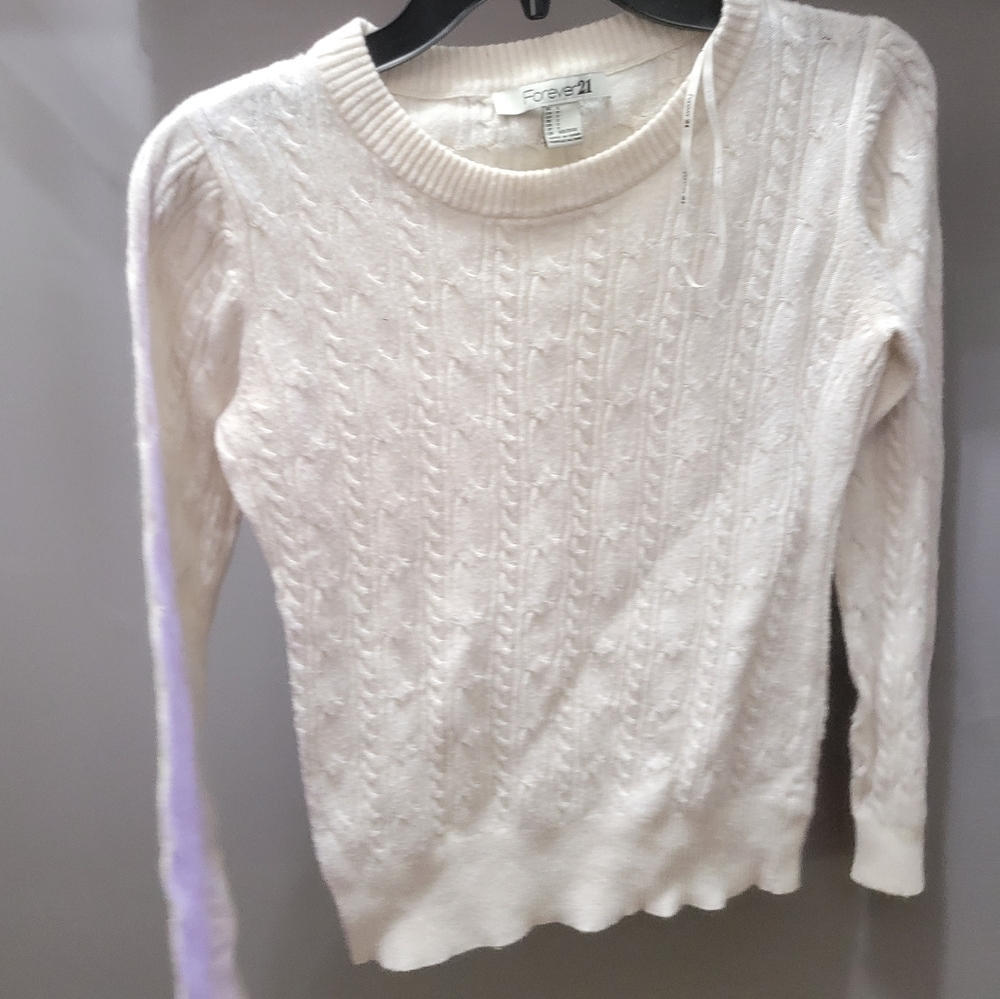 Forever 21 Christmas white winter shirt